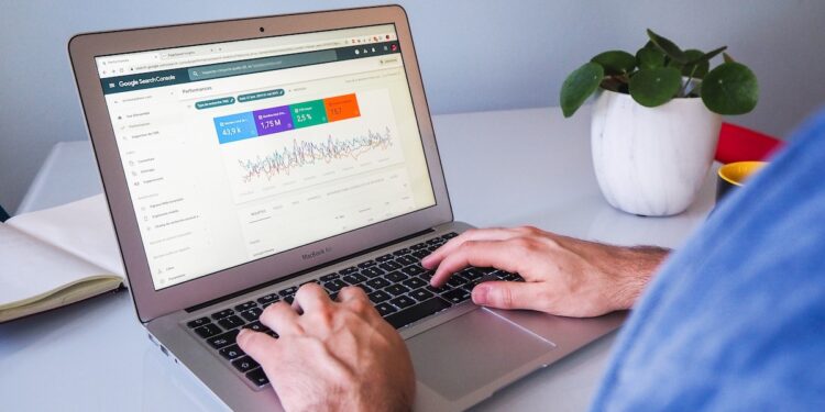 Managing your marketing budget to improve your ROI